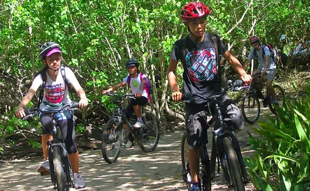 Randonnée tropicale guidée à vélo électrique