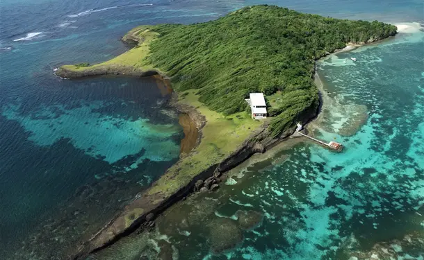 Fly over Martinique in an autogyro (30mins)