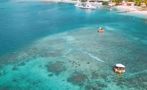 Relaxing adventure aboard a donuts boat (boat without licence)