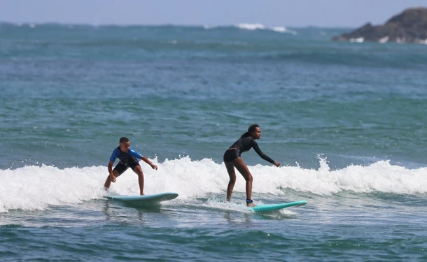 Initiation au surf sur le plus beau spot de la Martinique