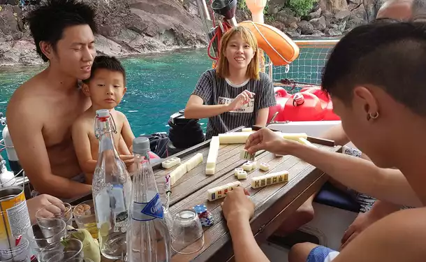 Catamaran day with the turtles in small group