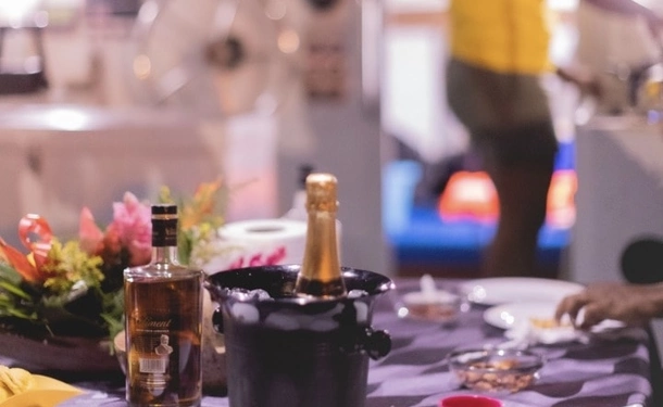 A chic aperitif in the middle of the bay of Fort-de-france