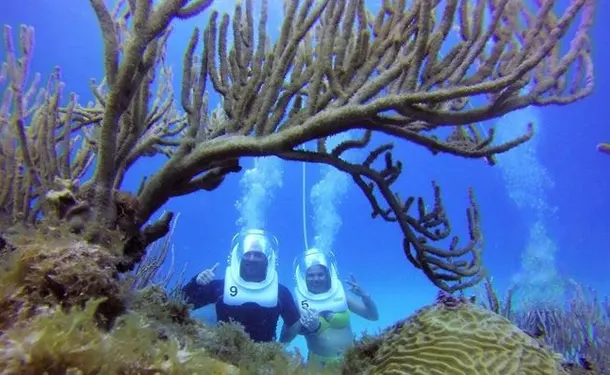 Walking underwater? A very special excursion!