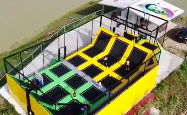 Dodgeball sur trampoline