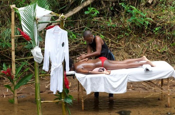 Ephemeral spa in the middle of the tropical nature (duo)