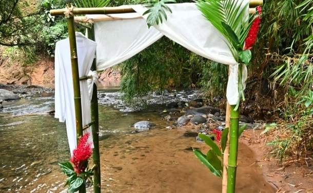 Ephemeral spa in the middle of the tropical nature (duo)