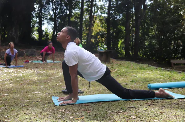 Yoga dynamique en plein air