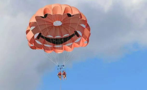 Parachute ascensionnel à fortes sensations