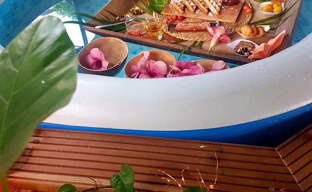 Aqua Momen'thé : Floating snack and massage 