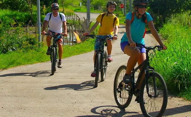 Randonnée tropicale guidée à vélo électrique