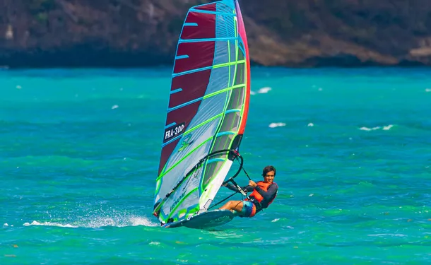 Planche à voile dans la baie du Vauclin