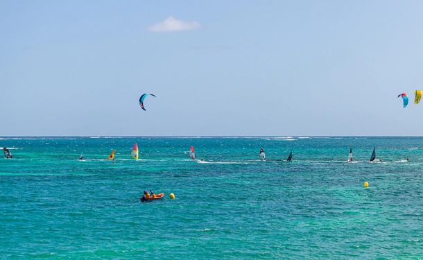 Kitesurf dans la baie du Vauclin