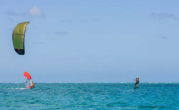 Kitesurf dans la baie du Vauclin