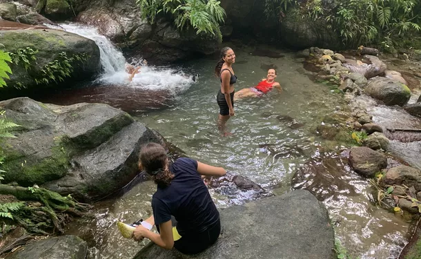 Rando Dlo - Hiking and swimming at the Alma waterfall