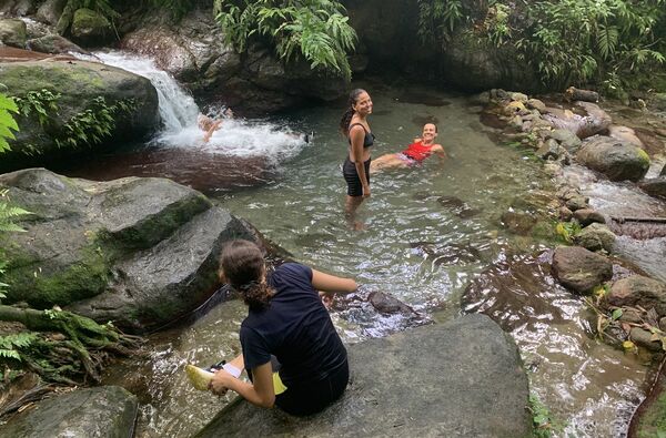 Rando Dlo - Hiking and swimming at the Alma waterfall