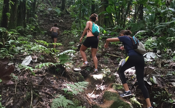Rando Dlo - Hiking and swimming at the Alma waterfall